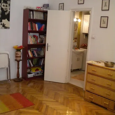 Central Cosy Flat For 3 شقة