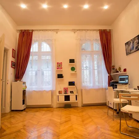 Central Cosy Flat For 3