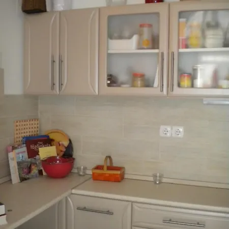 Central Cosy Flat For 3