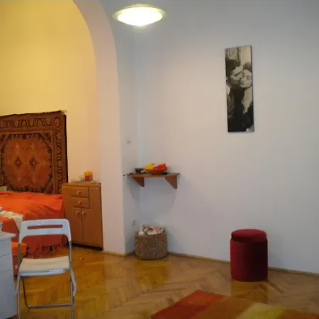 아파트 Central Cosy Flat For 3 *