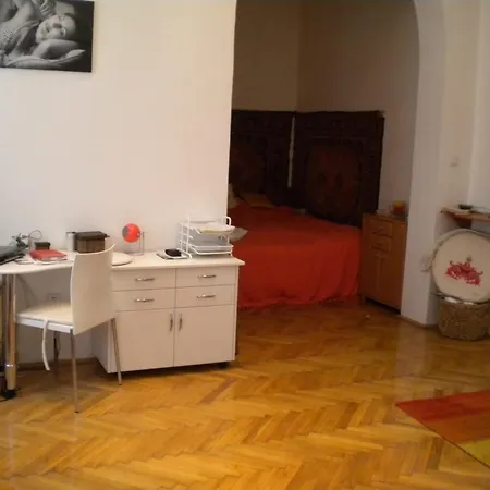 Central Cosy Flat For 3 *